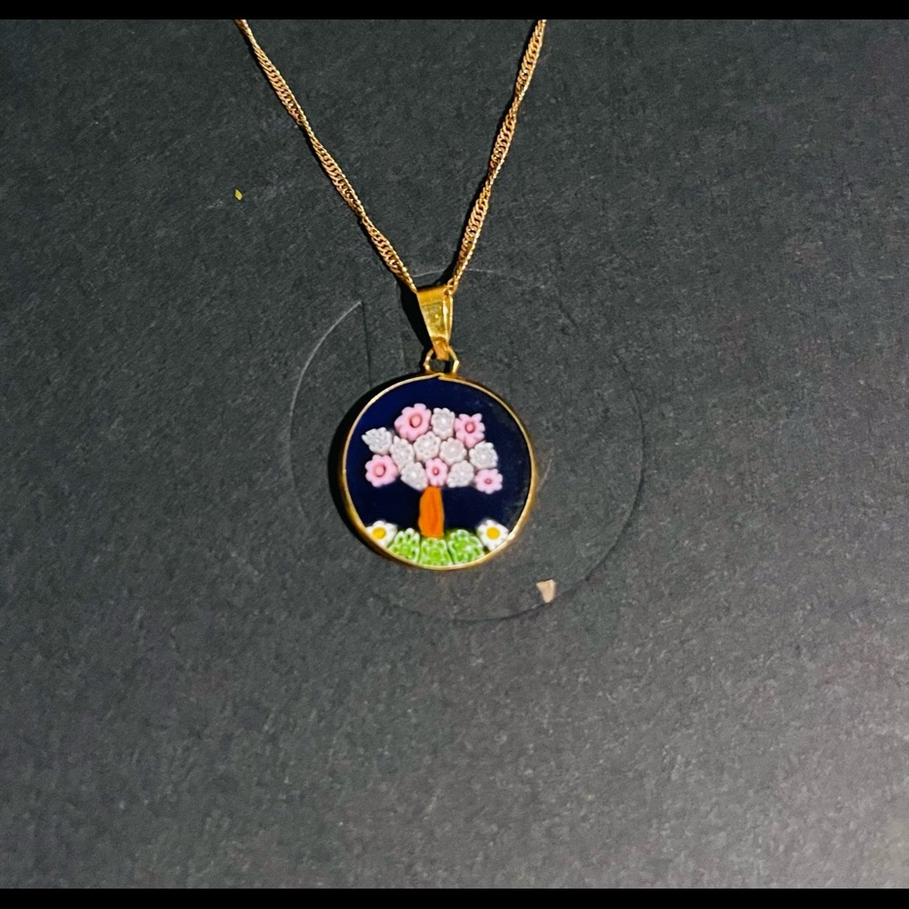 18k Fascinating Yellow Gold Murano Glass Pendant Necklace 2.21g